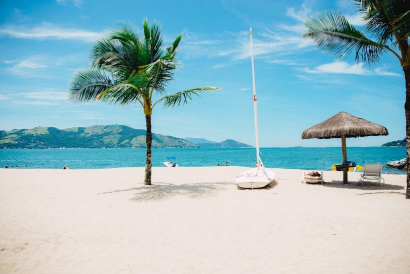 Photo beach, mountains